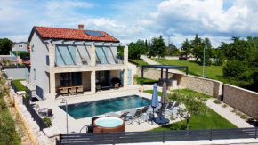Villa Art Renata with Pool, Sauna & Hot tub